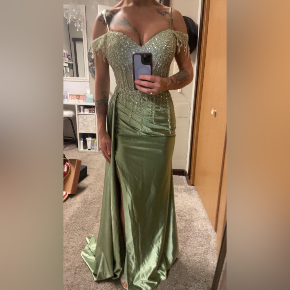 Elegant Green Prom Dress with boning corset back and zipper